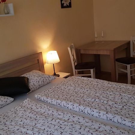 Apartman Lotos Mikulov Bagian luar foto