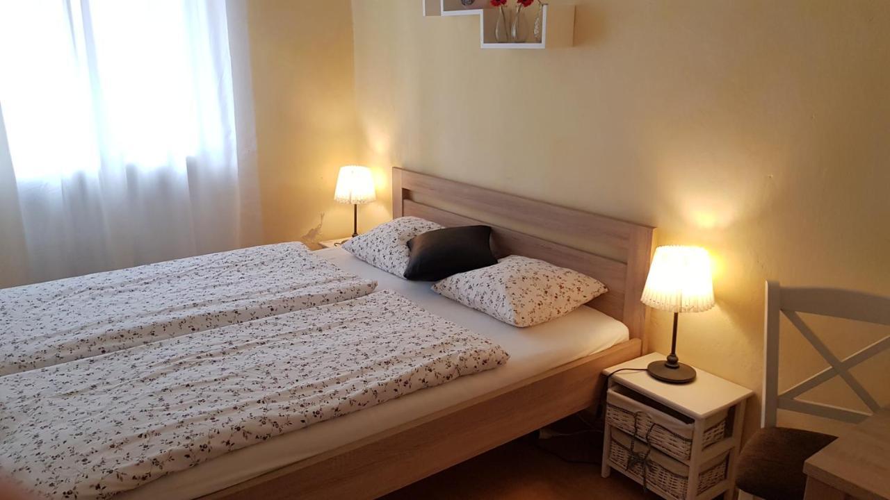 Apartman Lotos Apartment Mikulov Bagian luar foto