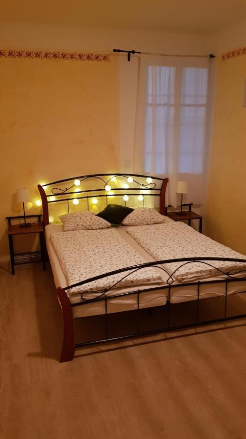 Apartman Lotos Mikulov Bagian luar foto